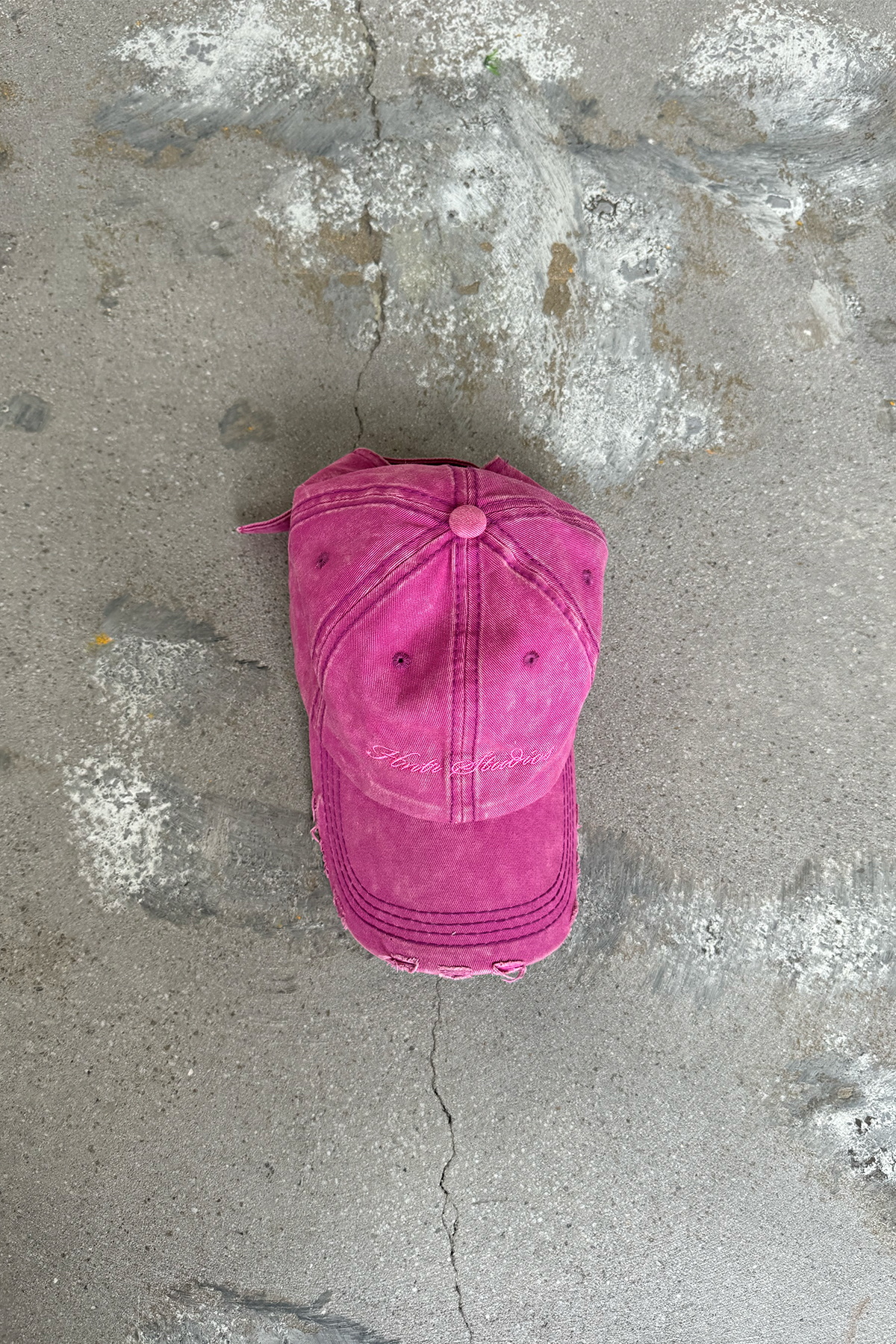 DISTRESSED CAP | MAGENTA