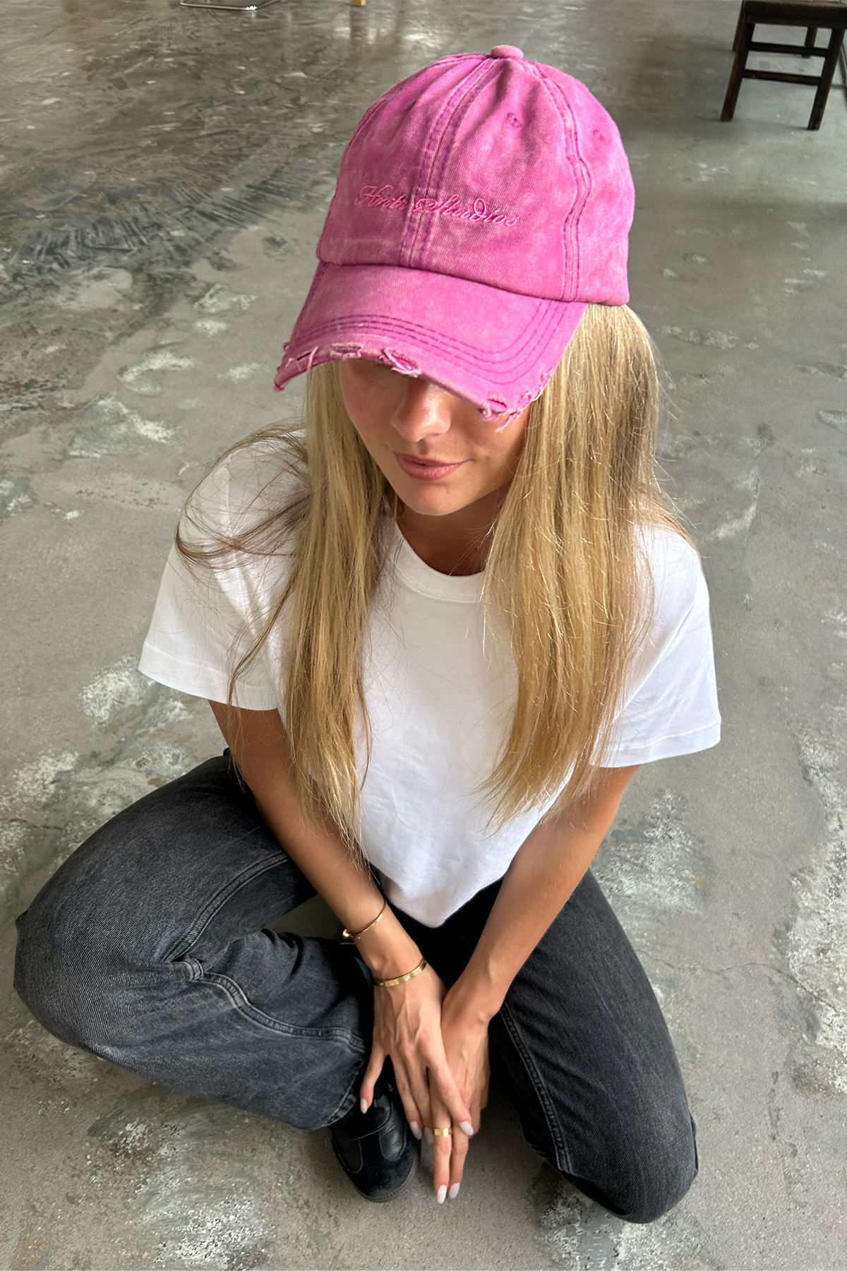 DISTRESSED CAP | MAGENTA